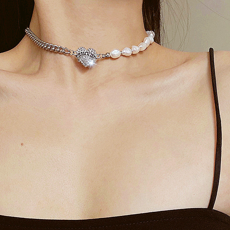 Chic AMOUR Paved Heart Pearl Chocker