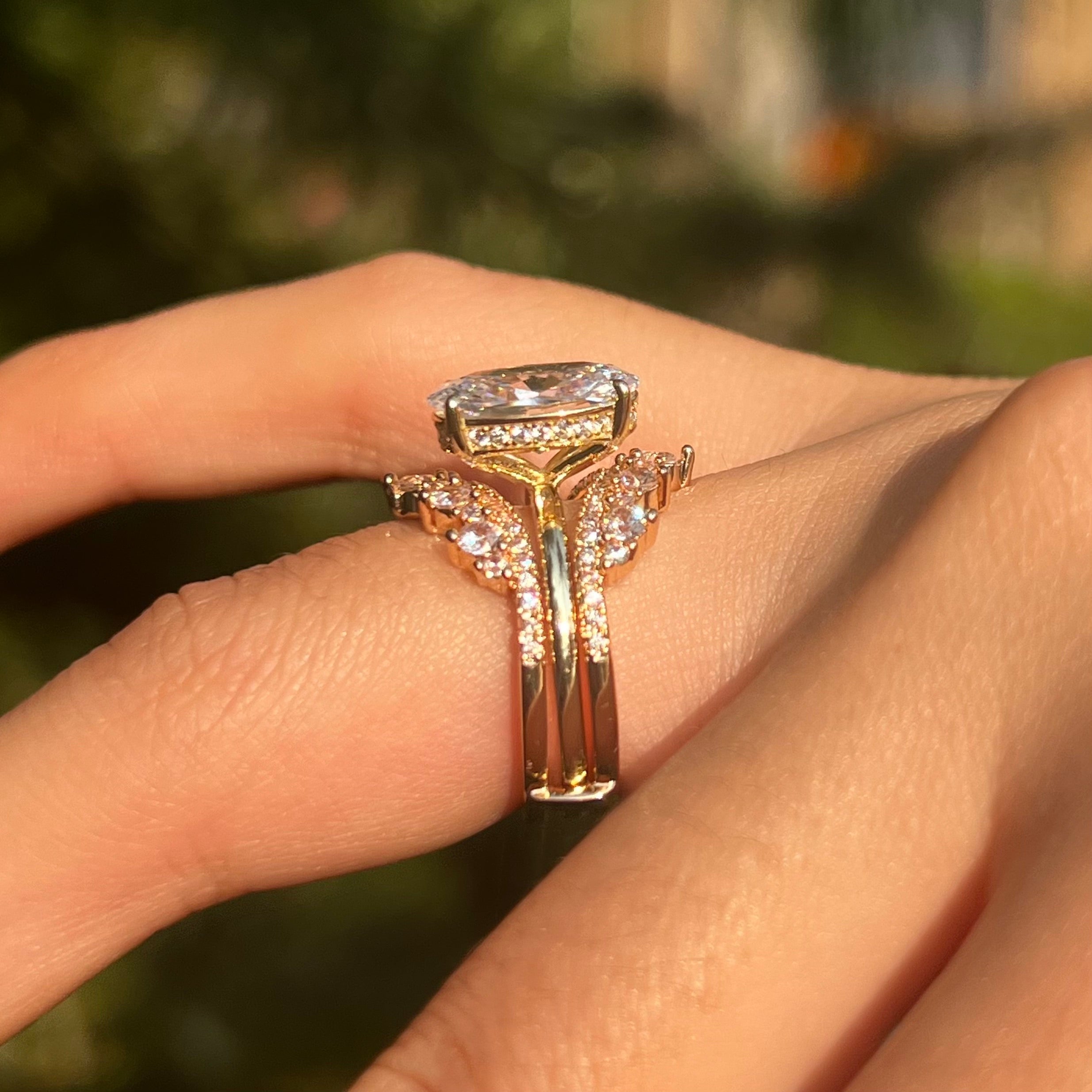 2 Pcs Hidden Halo Oval Cut Insert Bridal Set For Women