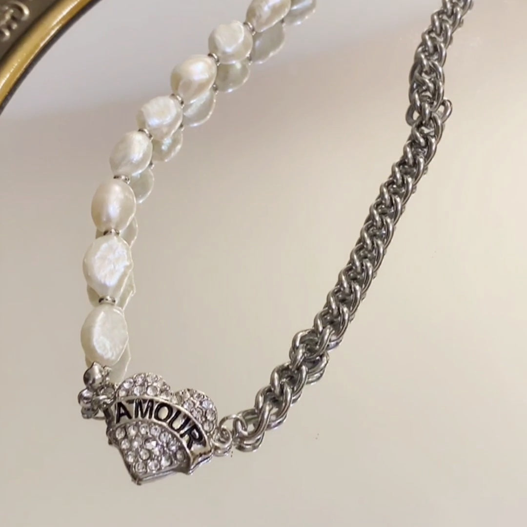 Chic AMOUR Paved Heart Pearl Chocker