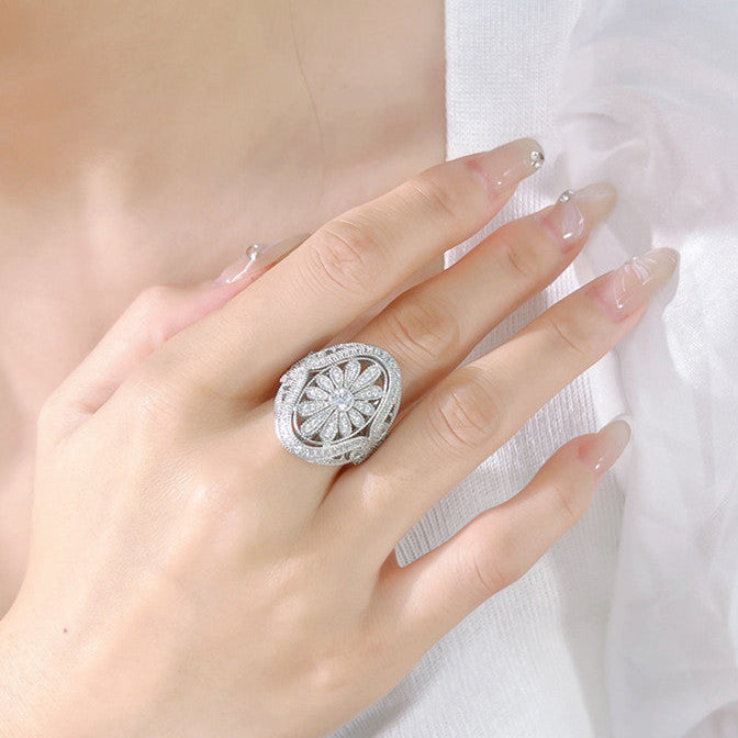 Vintage Daisy Design Luxury Ring in Sterling Silver